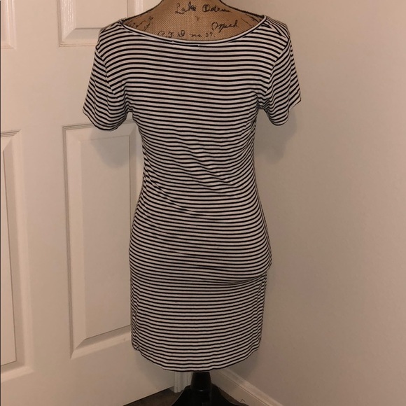 Heart Hips Dress - Picture 3 of 4